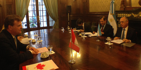 John Baird visita Argentina Canada